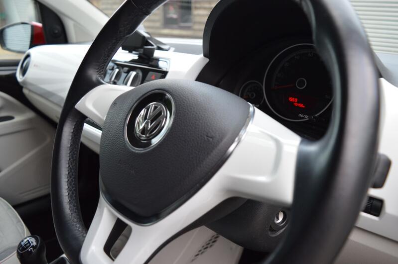 VOLKSWAGEN UP