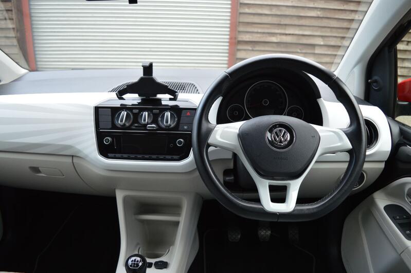 VOLKSWAGEN UP