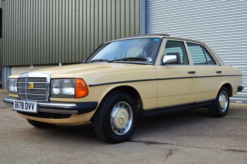 View MERCEDES-BENZ 200 W123 4 DOOR SALOON