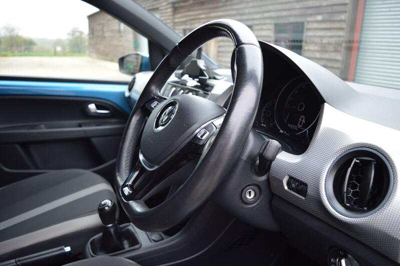 VOLKSWAGEN UP
