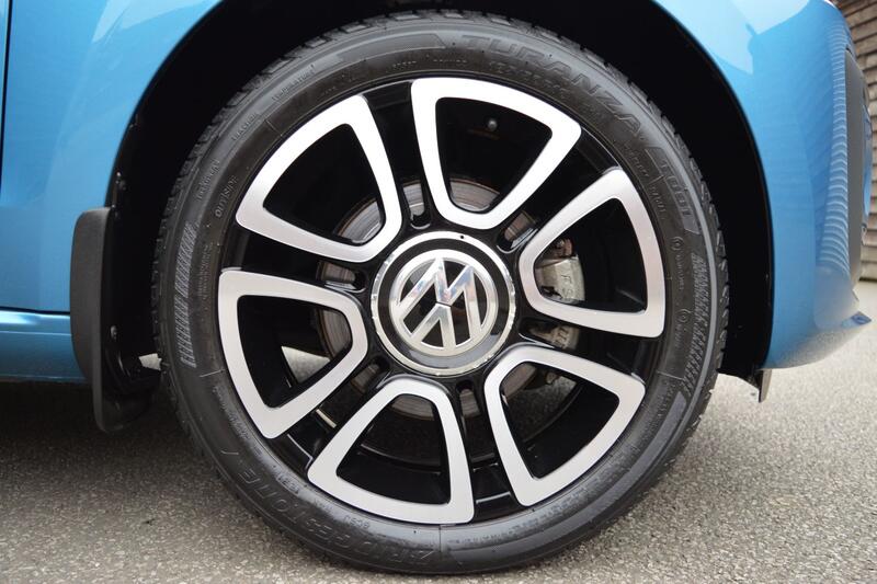VOLKSWAGEN UP