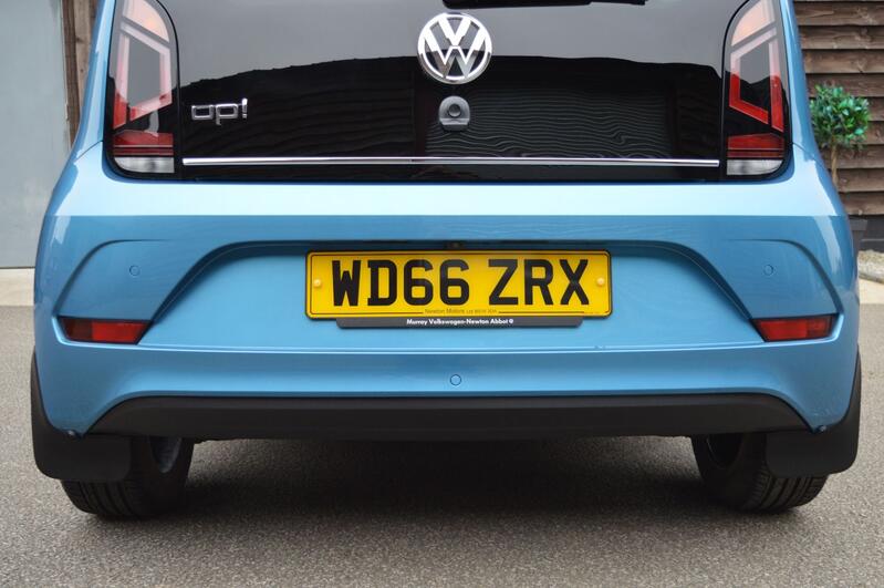 VOLKSWAGEN UP