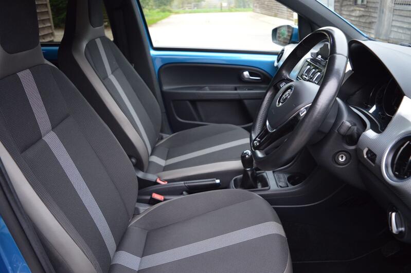 VOLKSWAGEN UP
