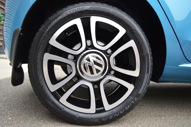 VOLKSWAGEN UP