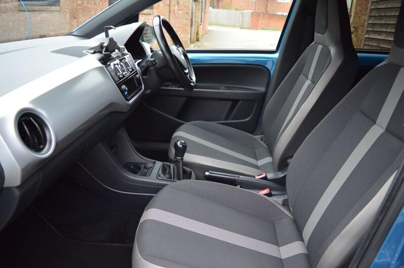 VOLKSWAGEN UP