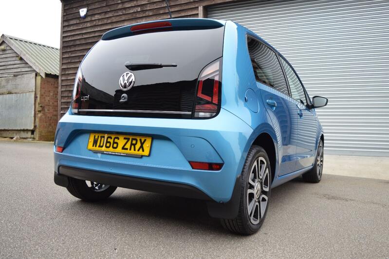 VOLKSWAGEN UP
