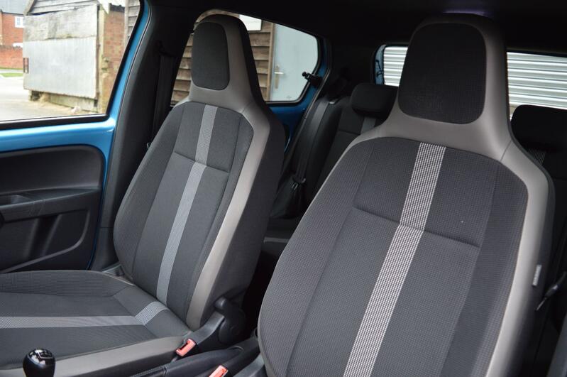 VOLKSWAGEN UP