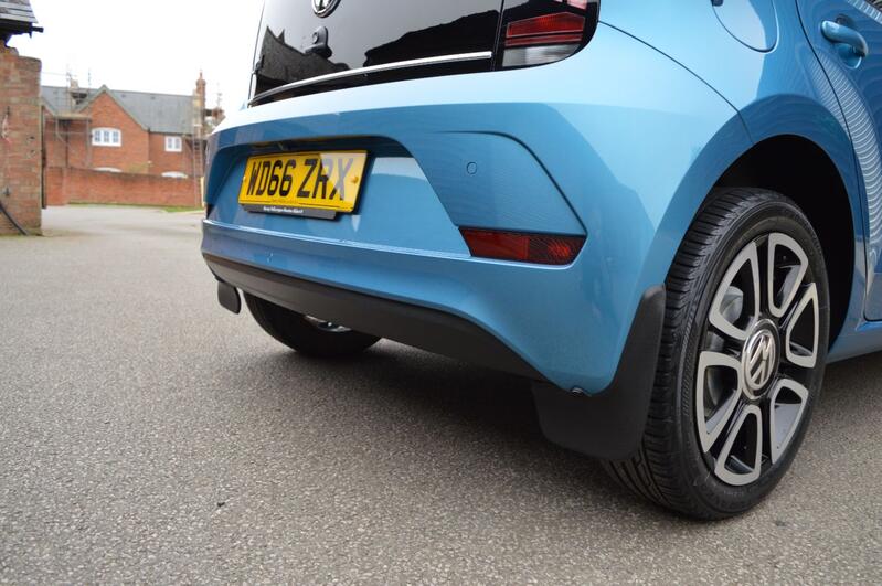 VOLKSWAGEN UP
