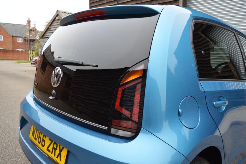 VOLKSWAGEN UP