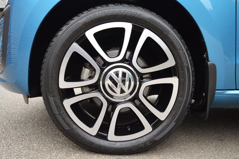 VOLKSWAGEN UP