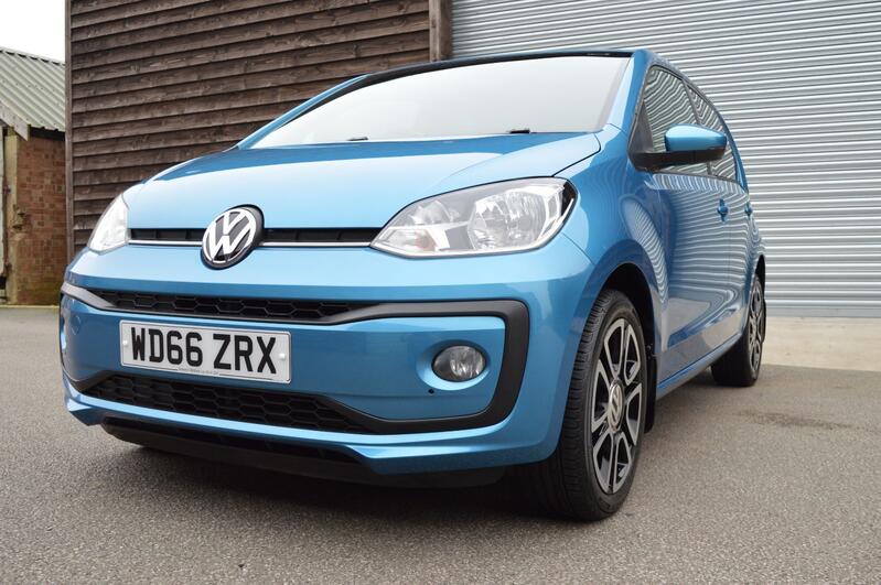 VOLKSWAGEN UP