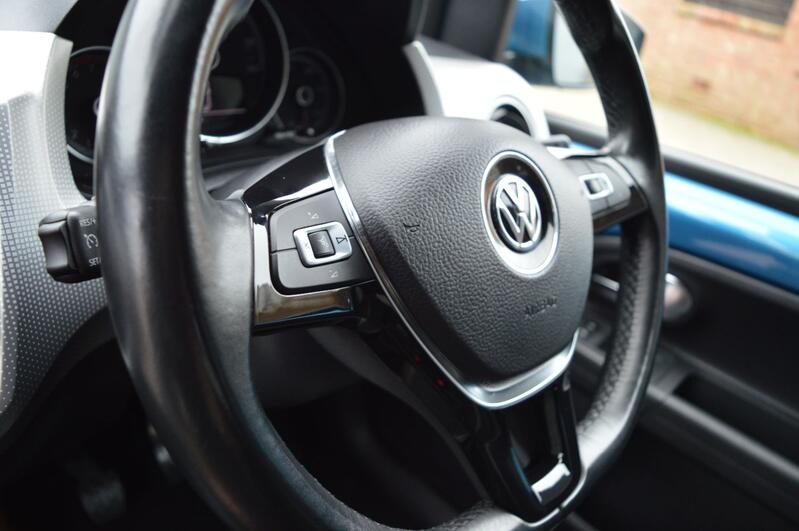 VOLKSWAGEN UP