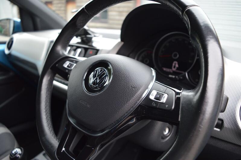 VOLKSWAGEN UP
