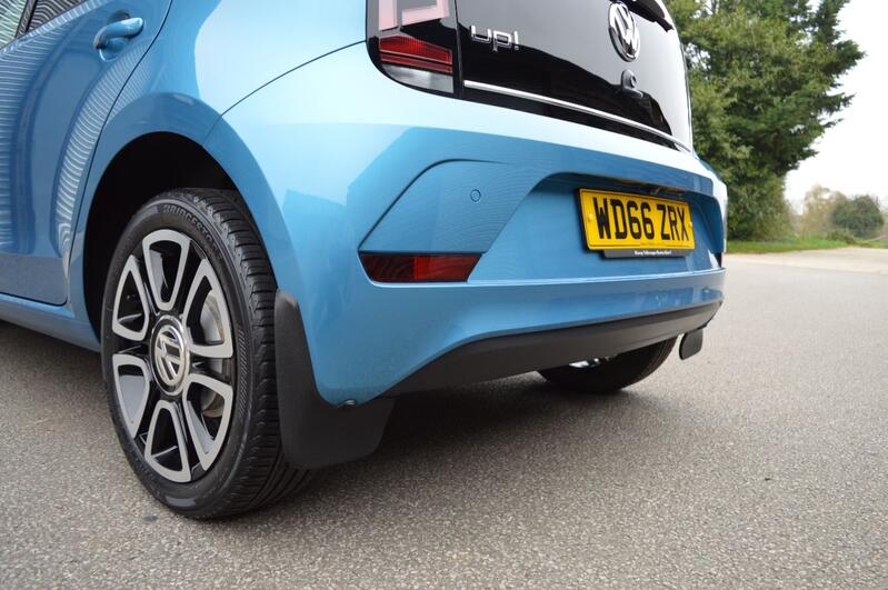 VOLKSWAGEN UP