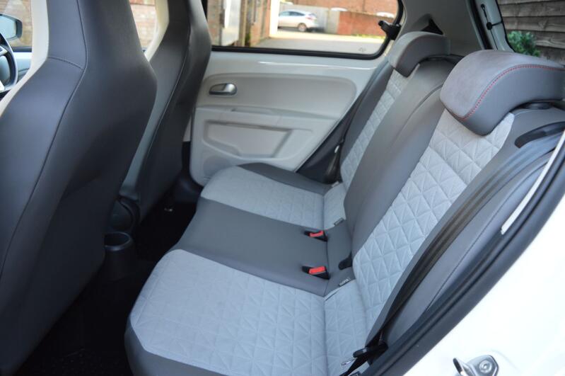 VOLKSWAGEN UP