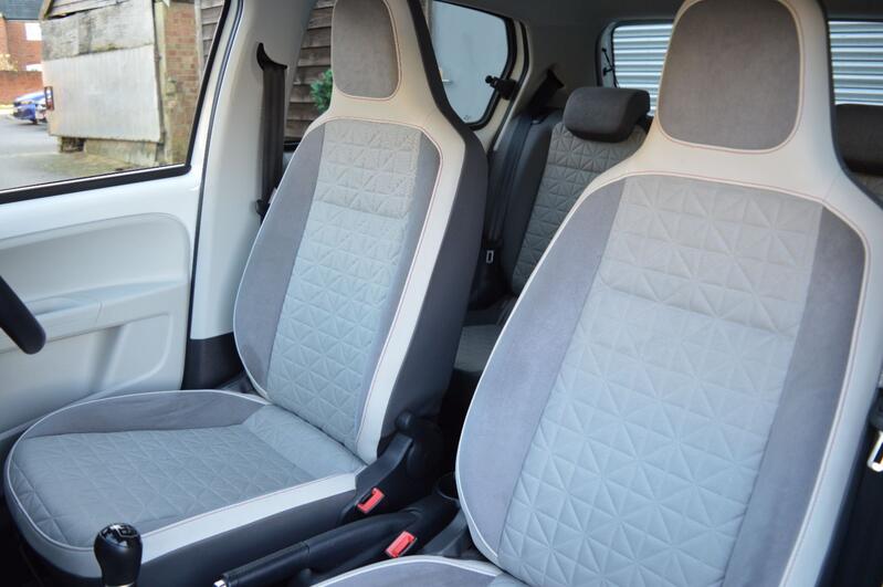VOLKSWAGEN UP