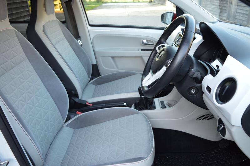 VOLKSWAGEN UP
