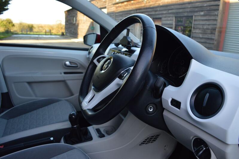 VOLKSWAGEN UP