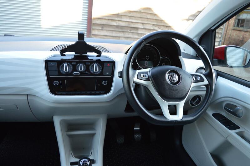 VOLKSWAGEN UP