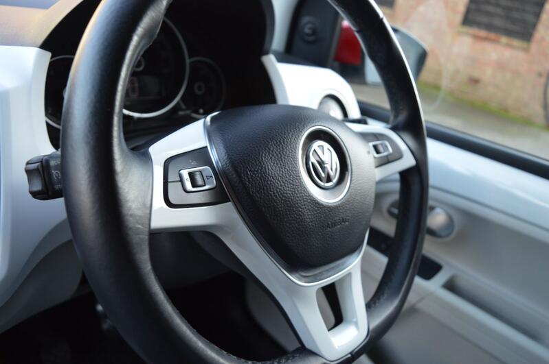 VOLKSWAGEN UP