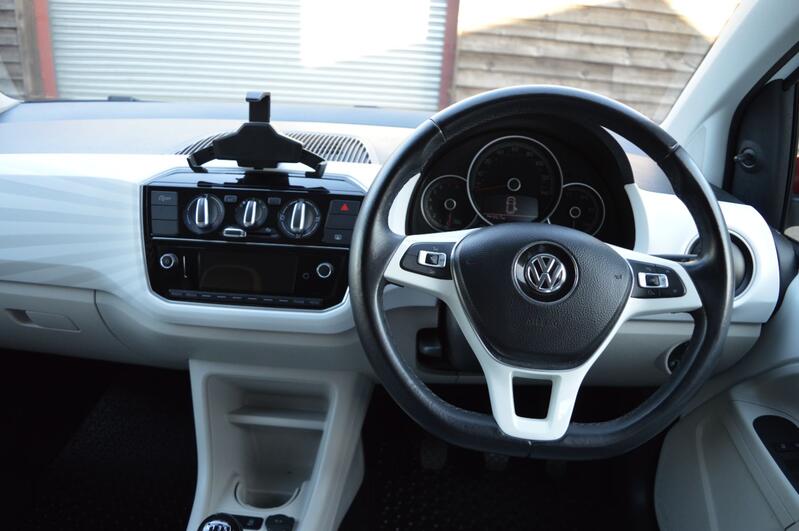 VOLKSWAGEN UP