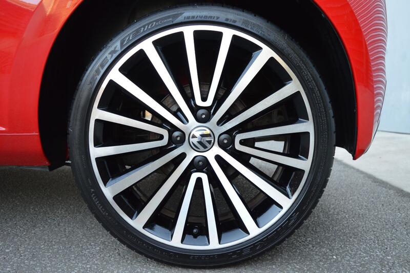 VOLKSWAGEN UP