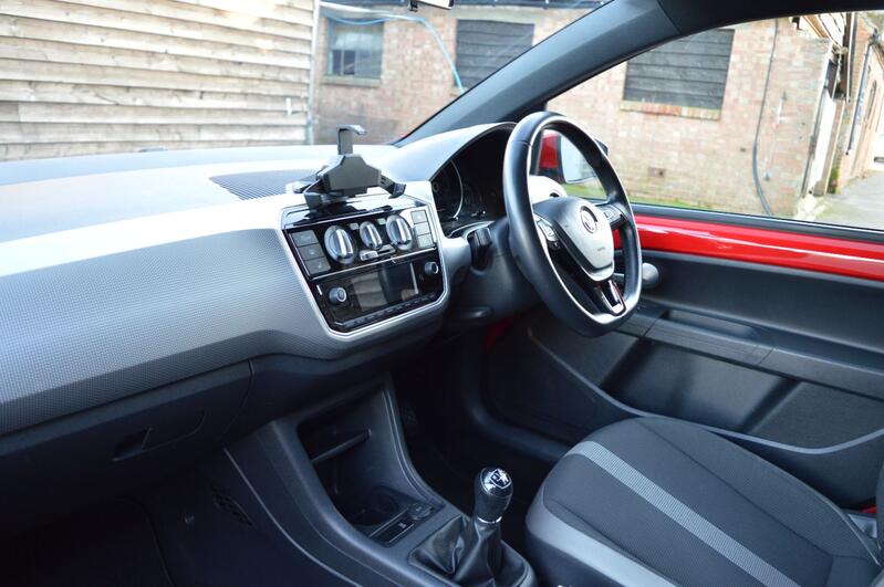 VOLKSWAGEN UP