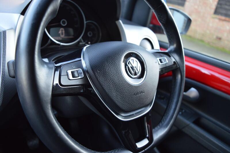 VOLKSWAGEN UP