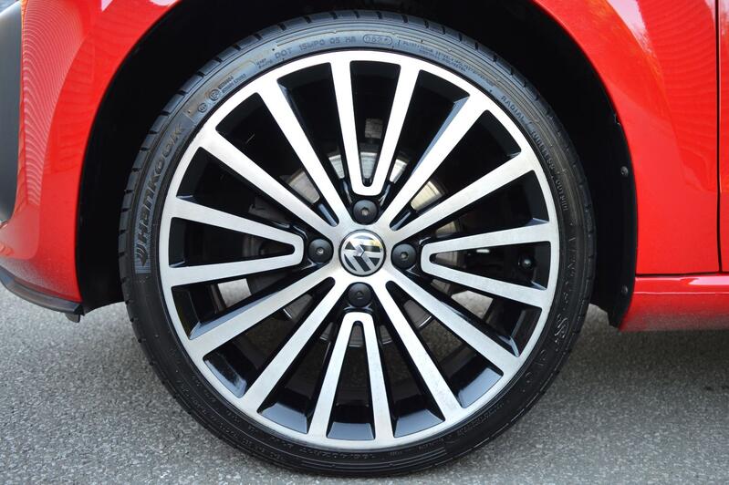 VOLKSWAGEN UP