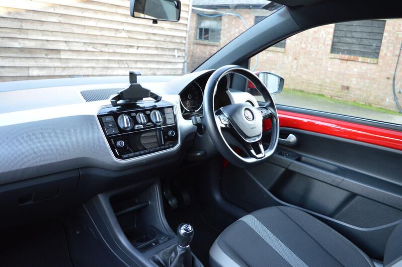 VOLKSWAGEN UP