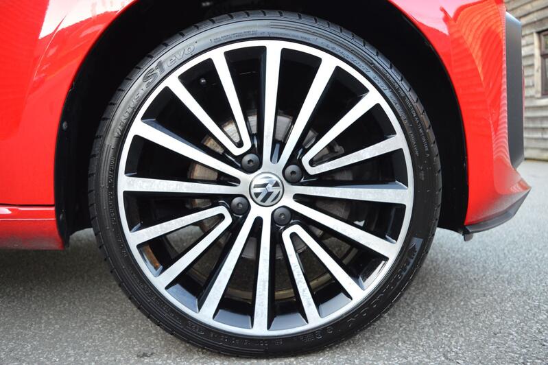 VOLKSWAGEN UP