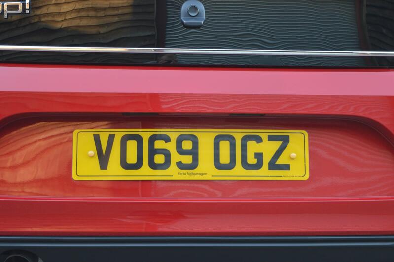 VOLKSWAGEN UP