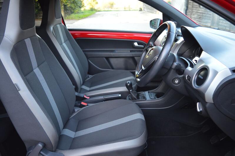 VOLKSWAGEN UP