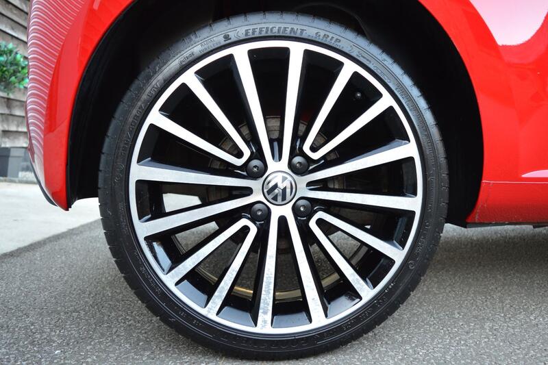 VOLKSWAGEN UP