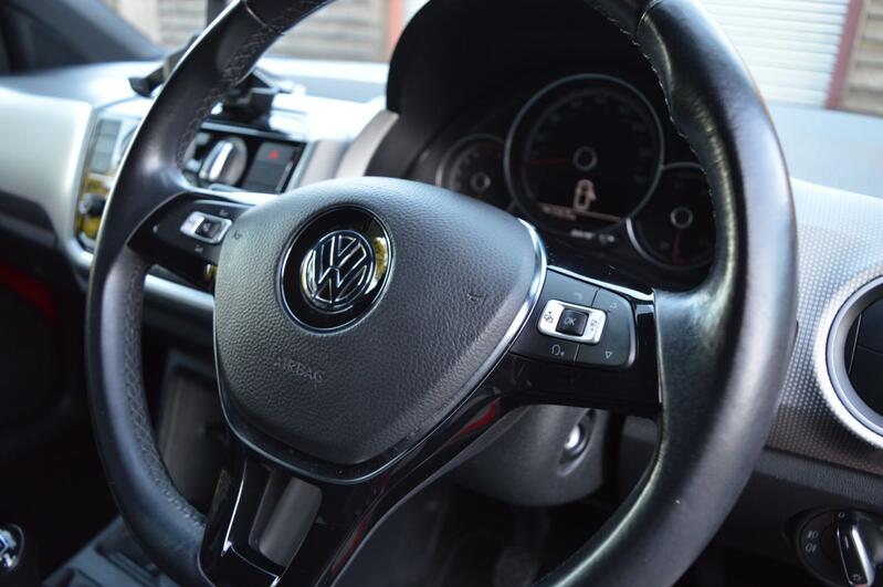 VOLKSWAGEN UP