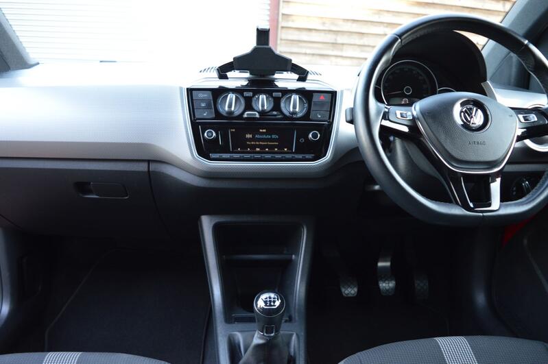 VOLKSWAGEN UP