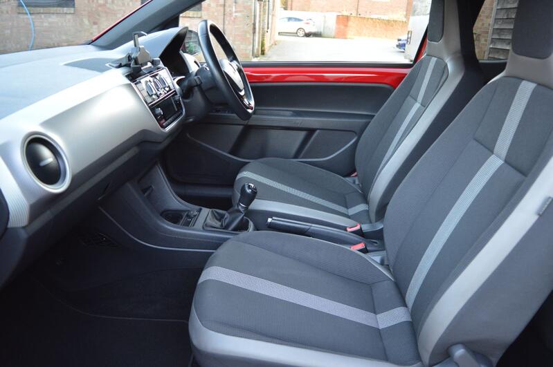 VOLKSWAGEN UP