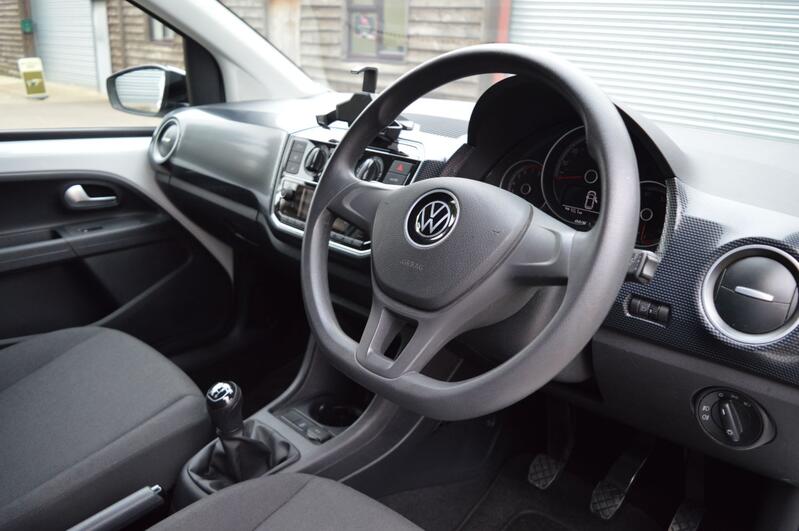 VOLKSWAGEN UP