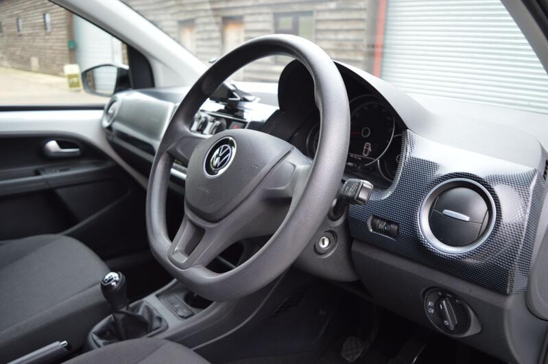 VOLKSWAGEN UP