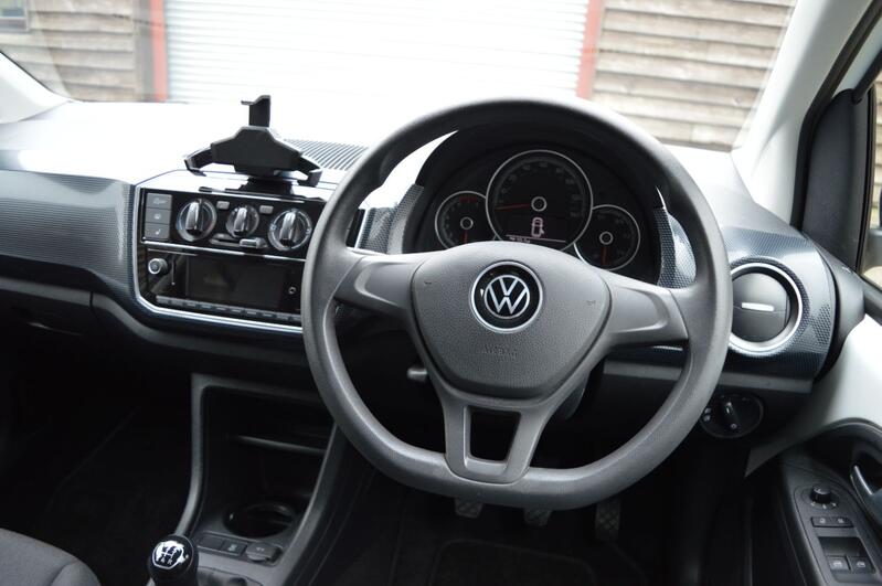 VOLKSWAGEN UP