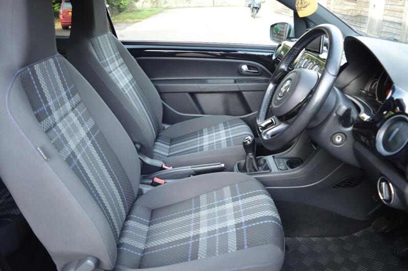VOLKSWAGEN UP