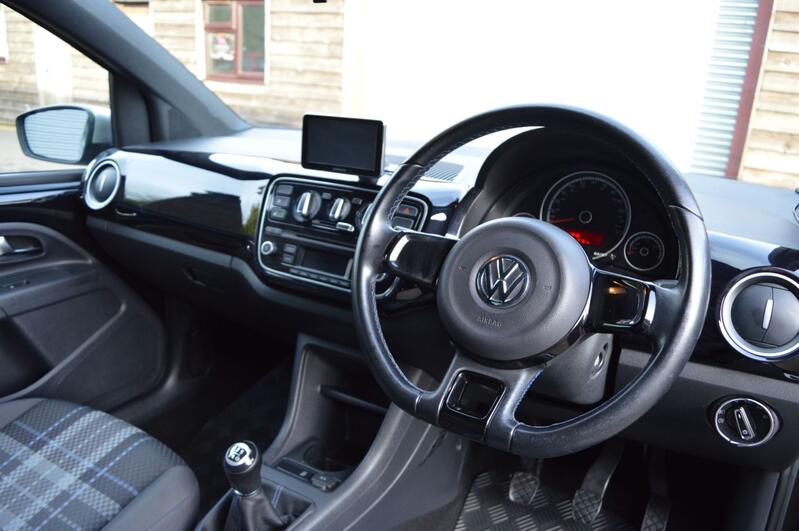 VOLKSWAGEN UP