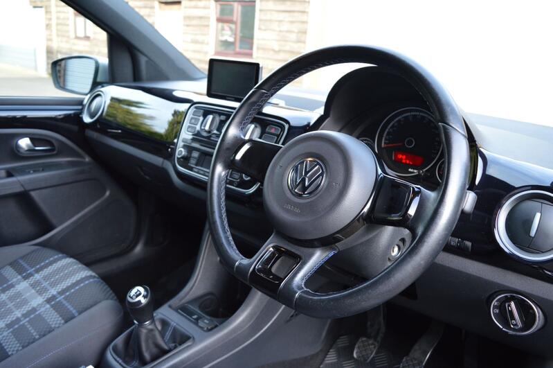 VOLKSWAGEN UP