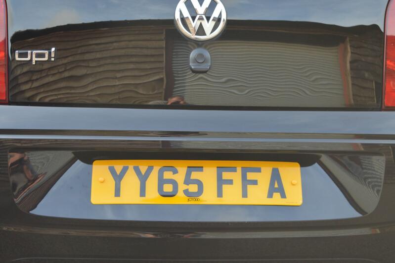 VOLKSWAGEN UP