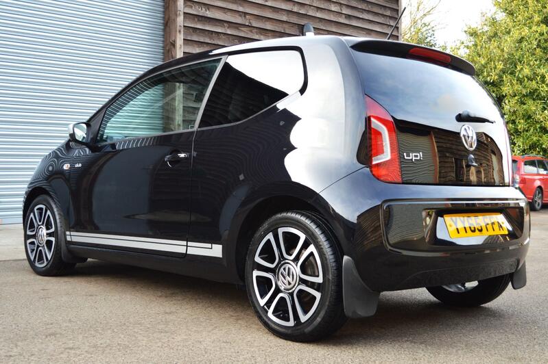VOLKSWAGEN UP