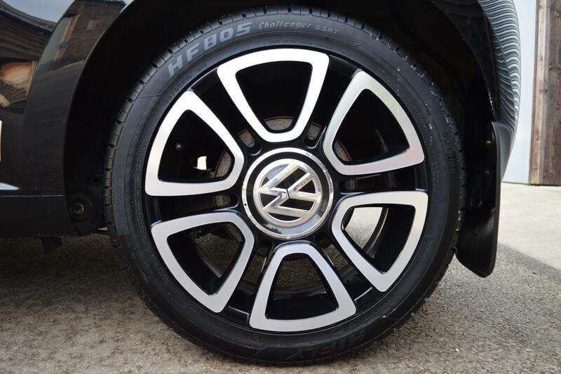 VOLKSWAGEN UP
