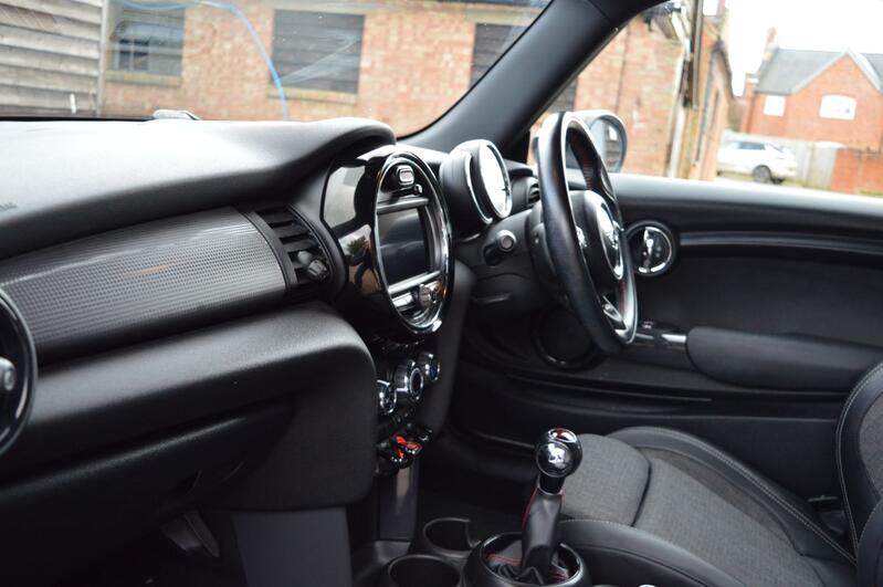 MINI HATCH