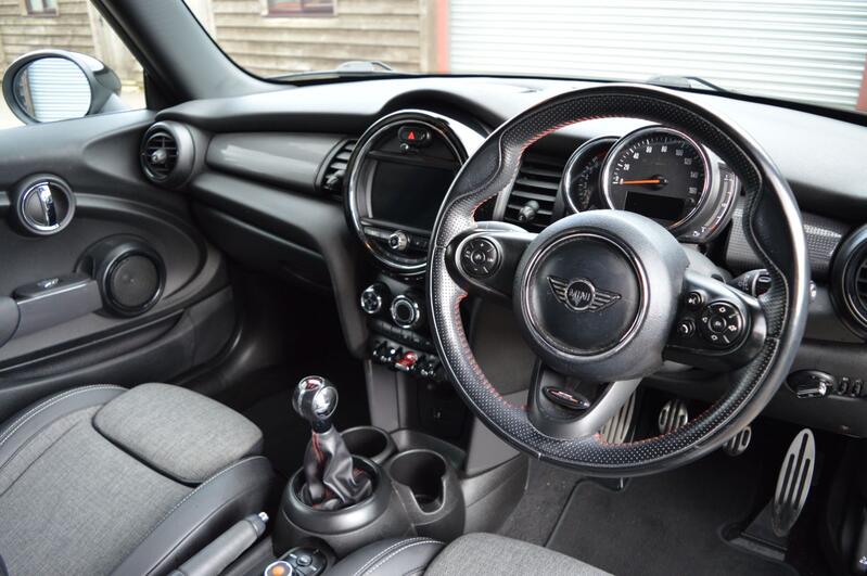 MINI HATCH