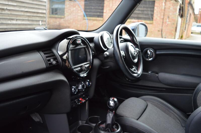 MINI HATCH