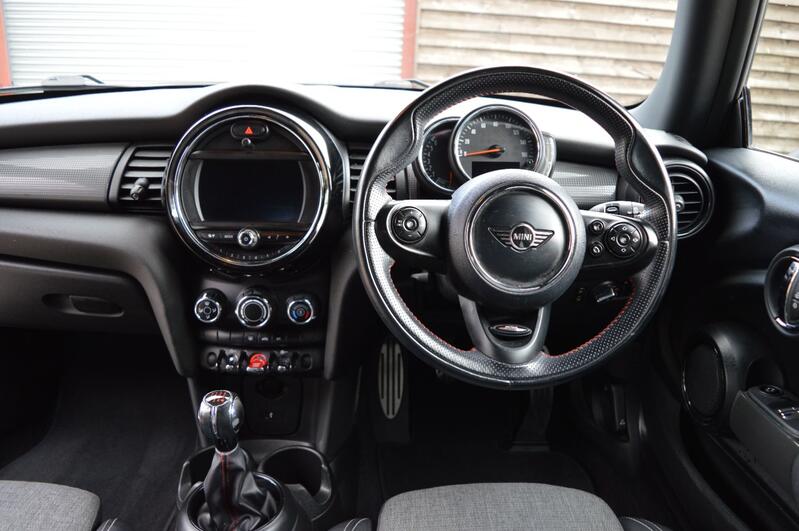 MINI HATCH